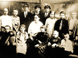 Н.Н.Гудкова с учениками. Вверху 2-й слева А.Д.Тимрот